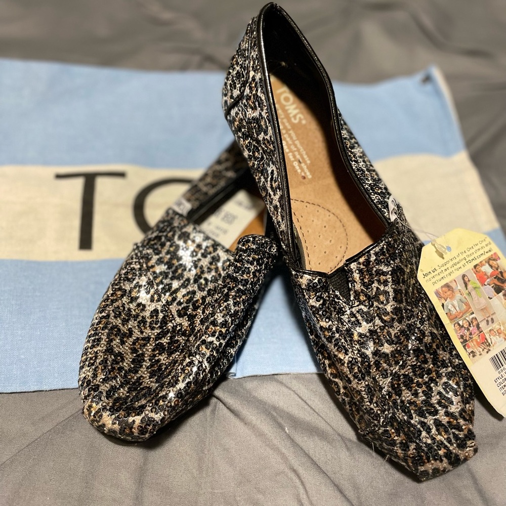 New Never Worn Women’s Tom’s Alpargata Leopard Sequin Sparkle